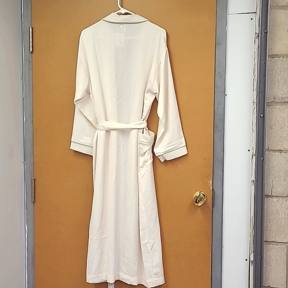Fabletics Size XXS Egret/Wasabi Ecosatin Robe - Picture 2 of 10
